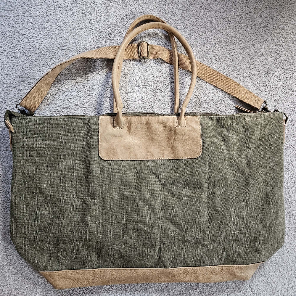 Universal Threads Good Company Duffel Bag